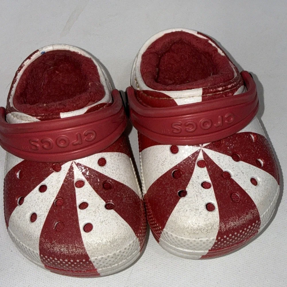 Crocs‎ Classic Fleece Lined Holiday Red White Candy Cane Peppermint Clog Kids C5